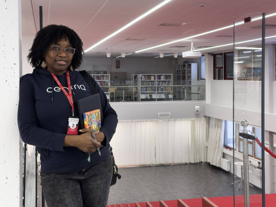 Expert standing in front of amfi auditorium