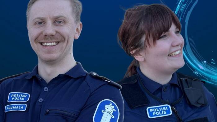 Kaksi henkilöä uniformussa. Teksti: Pelipoliisi.