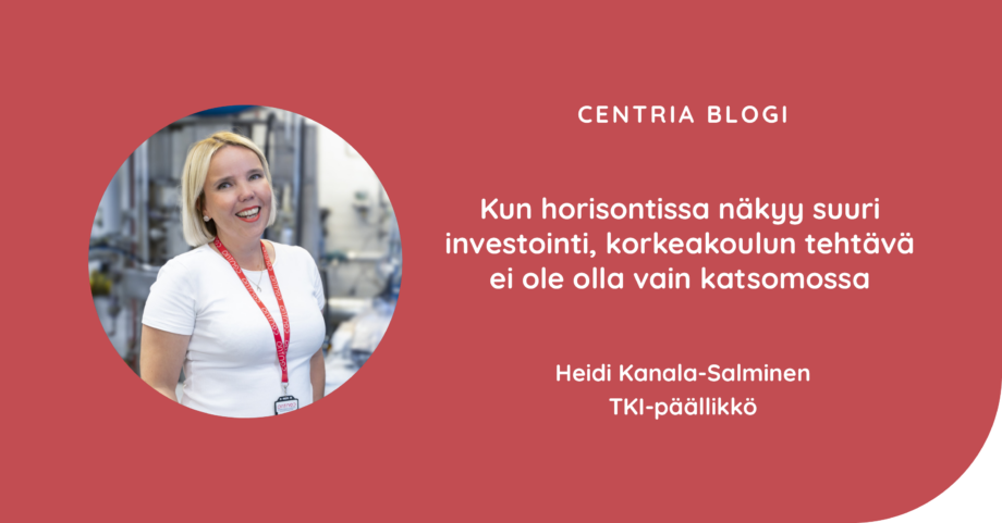 Kuvassa Heidi Kanala-Salminen poseeraa kameralle hymyillen. Taustalla sumeana kemian alan laitteistoa.